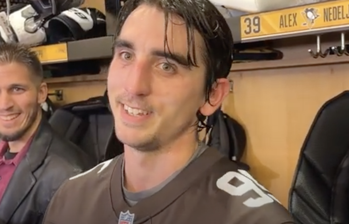 Alex Nedeljkovic, Pittsburgh Penguins wearing Cleveland Browns jersey